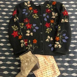 Vintage flowered wool sweater. Looks very Anthro!